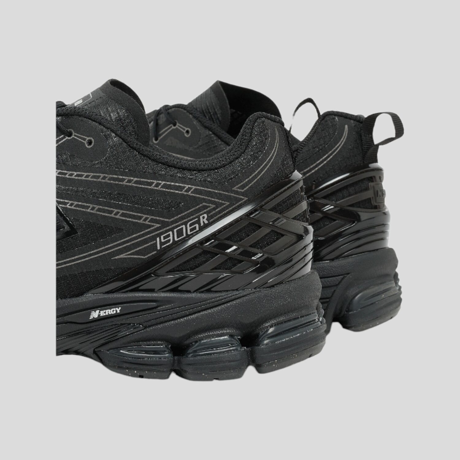 Alternative view of New Balance U1906